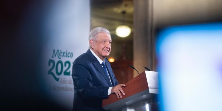 Reforma constitucional en materia eléctrica incluye transición a energías limpias