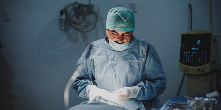 Senador José Ramón Enríquez logra avance histórico en combate a padecimiento de cataratas