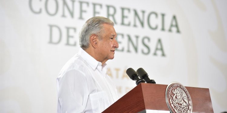 AMLO  lamenta saldo de explosión de ducto de Pemex en Puebla