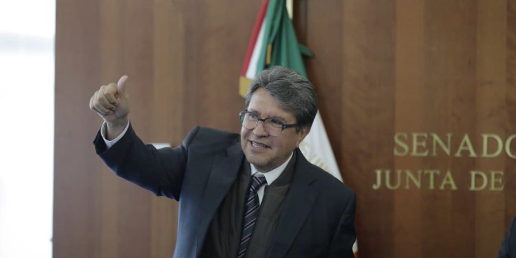 Llama Ricardo Monreal a defender a la UNAM