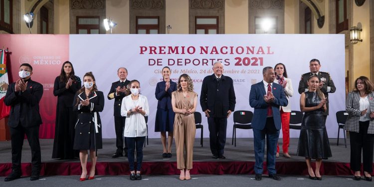 Reconocen esfuerzo de atletas en entrega del Premio Nacional de Deportes 2021