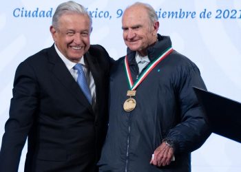 AMLO entrega Premios Nacionales de Ingeniería y de Arquitectura 2020