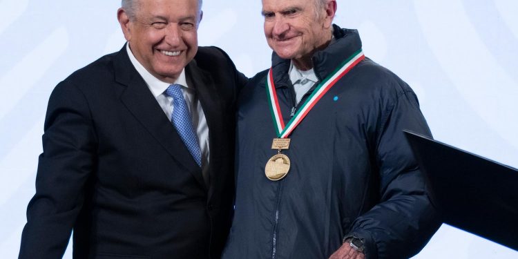 AMLO entrega Premios Nacionales de Ingeniería y de Arquitectura 2020