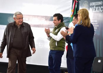 AMLO  firma acuerdo para la regularización de vehículos extranjeros en Chihuahua