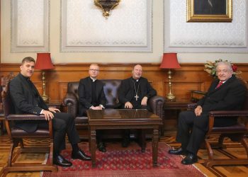 AMLO recibe a representantes de la iglesia católica en Palacio Nacional