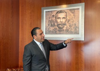 Anuncia Eduardo Ramírez Aguilar primera novela de Belisario Domínguez en París