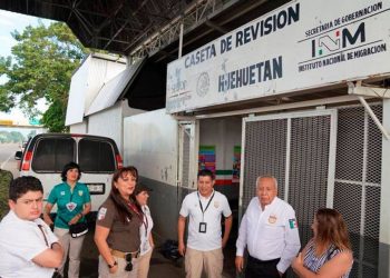 Entrega INM visas humanitarias a 17 personas migrantes dadas de alta en hospitales de Chiapas