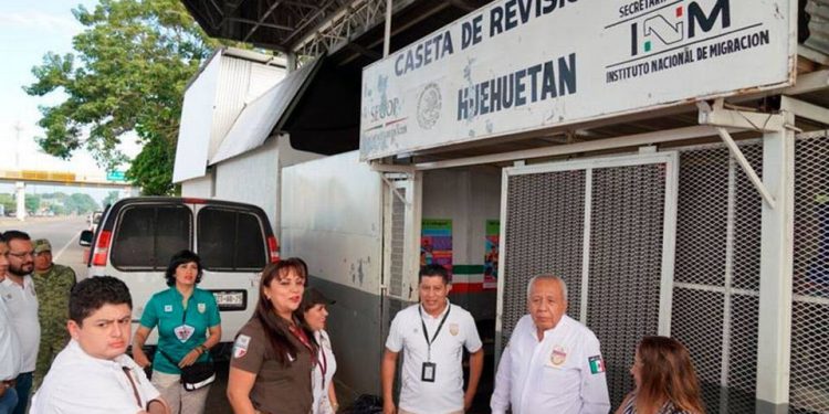 Entrega INM visas humanitarias a 17 personas migrantes dadas de alta en hospitales de Chiapas