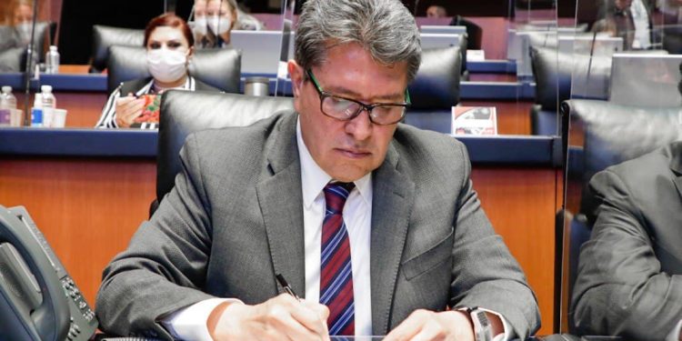 Llama Ricardo Monreal a desmontar maquinaria que durante décadas permitió saqueo en servicio público