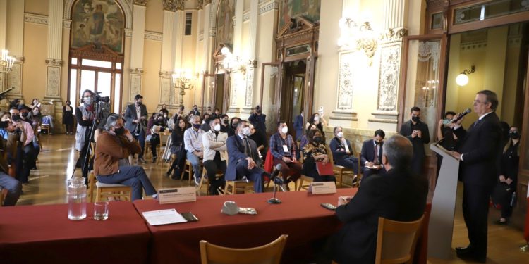 SRE recibe a 37 artistas de origen mexicano establecidos en Estados Unidos