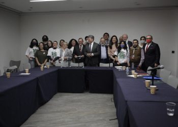 Senadores reciben a grupo de estudiantes, académicos y personal del CIDE
