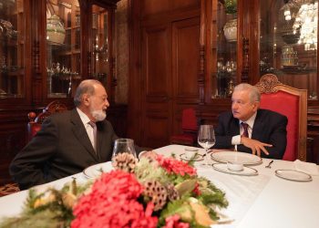 Presidente recibe en Palacio Nacional al empresario Carlos Slim