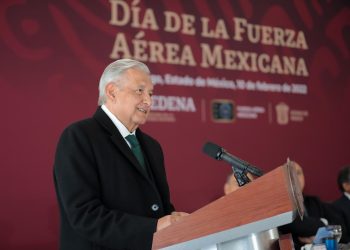 AMLO reconoce labor de la Fuerza Aérea Mexicana en distribución de vacunas contra COVID-19 y desarrollo del país