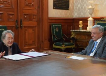 Presidente entrega a familiares de diplomático Gilberto Bosques Saldívar reconocimiento de UNESCO por contribuciones humanitarias