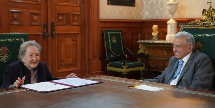 Presidente entrega a familiares de diplomático Gilberto Bosques Saldívar reconocimiento de UNESCO por contribuciones humanitarias