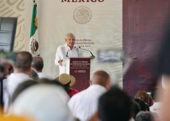 AMLO atestigua inicio en obras de infraestructura en Quintana Roo