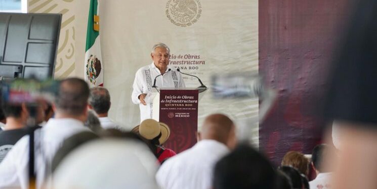 AMLO atestigua inicio en obras de infraestructura en Quintana Roo
