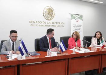 Comisión del Senado y PARLACEN firman pronunciamiento frente a posible reforma migratoria en EU