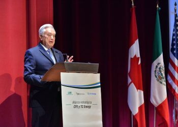 Directivos de la CFE celebraron la consolidación de la recién anunciada Alianza Estratégica entre dichas compañías esta tarde en el Museo de Antropología