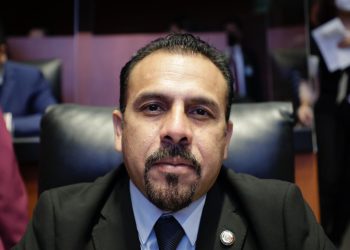 Insiste Velázquez Meza en reducir de ocho a seis horas la jornada laboral e incrementar de ocho a 15 días de vacaciones