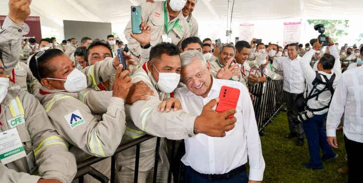 Instalación de 2 mil 800 antenas en todo el país acercará servicio de internet en todo el país