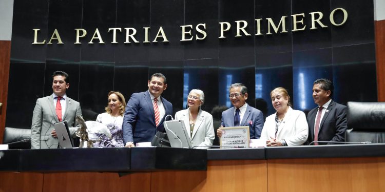 Reconoce el Congreso a Shihan Koichi Choda Watanabe por 50 años de enseñanza del Karate en México