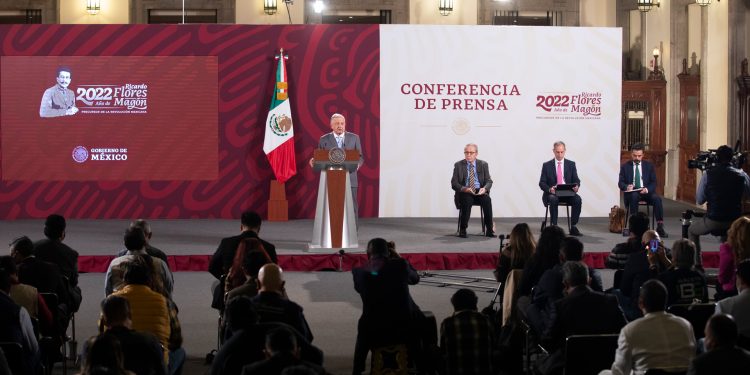 Rescate de mineros en Coahuila no se detiene