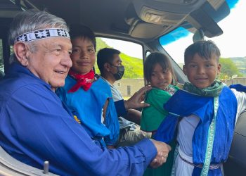 Presidente recibe proyecto de decreto para proteger sitios sagrados del pueblo Wixárica