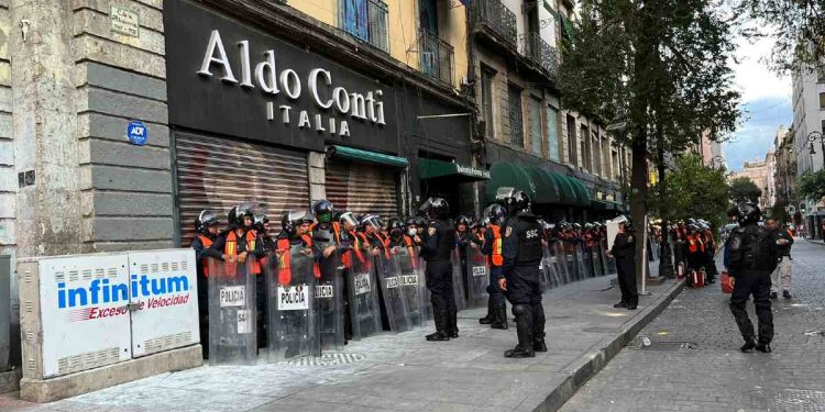 Acompaña Secretaría de Gobierno marcha a ocho años de los hechos de Ayotzinapa