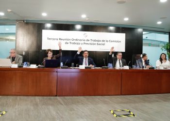 Avalan proyecto para ampliar a 12 días derecho de vacaciones pagadas a partir del primer año laboral