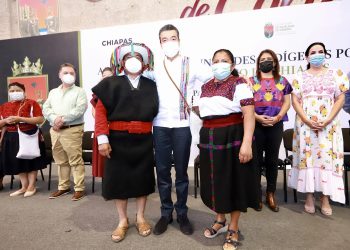 Comunidades de Larráinzar y Chanal entregan a Rutilio Escandón acuerdo para erradicar la violencia hacia mujeres