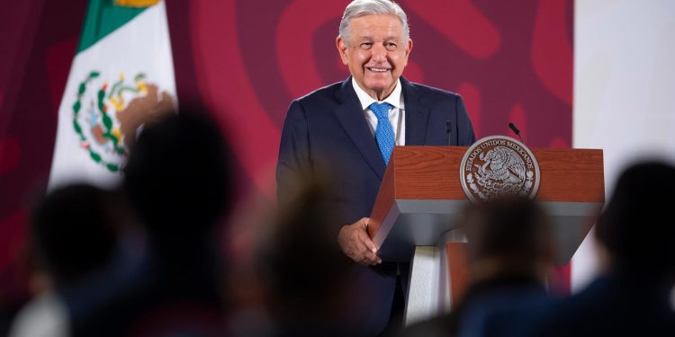 Gobierno de México alcanza acuerdo con productores y distribuidores de alimentos para controlar inflación