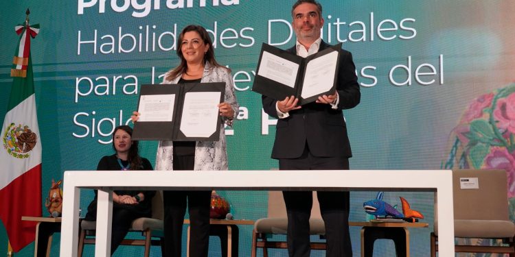 Lanzan la 2ª fase del Programa de Habilidades Digitales para las Mexicanas del Siglo XXI