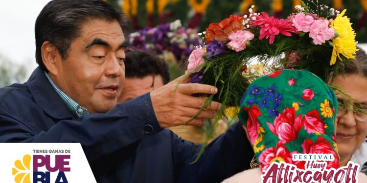 Participan 32 regiones de Puebla en Huey Atlixcáyotl, Miguel Barbosa preside festival