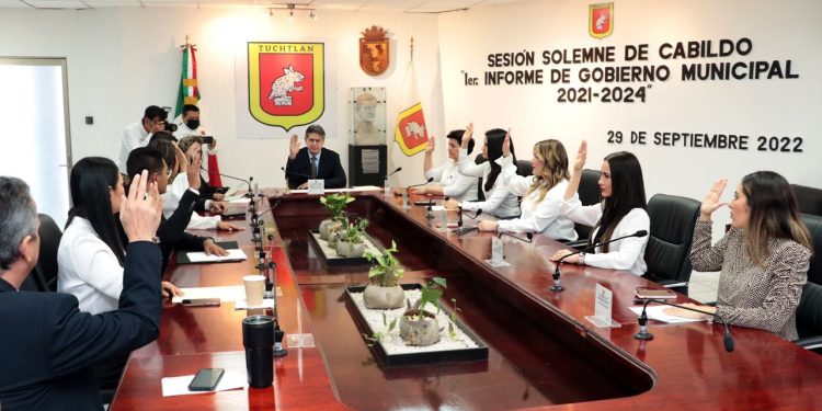 Presenta Carlos Morales el documento del Primer Informe de Gobierno ante el Cabildo de Tuxtla Gutiérrez