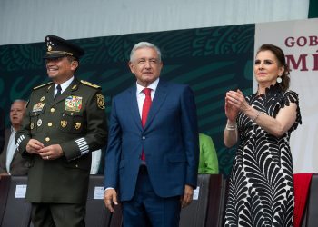 Presidente propone tregua por la paz en desfile del 212 Aniversario de la Independencia￼