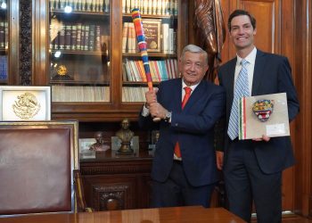 Presidente recibe en Palacio Nacional a directivos de equipos y Grandes Ligas de Béisbol