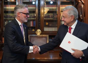Presidente recibe en Palacio Nacional cartas credenciales de seis embajadores