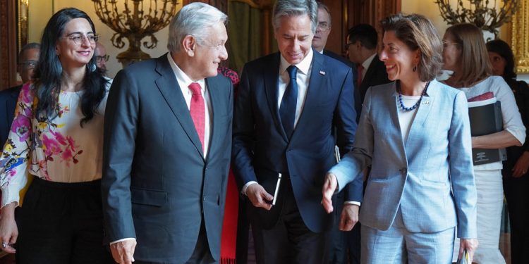 Presidente se reúne con secretario de Estado y secretaria de Comercio de Estados Unidos en Palacio Nacional￼