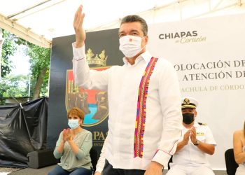 Rutilio Escandón coloca primera piedra de la Clínica para la Atención de Parto Humanizado de Tapachula