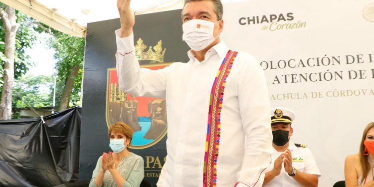 Rutilio Escandón coloca primera piedra de la Clínica para la Atención de Parto Humanizado de Tapachula