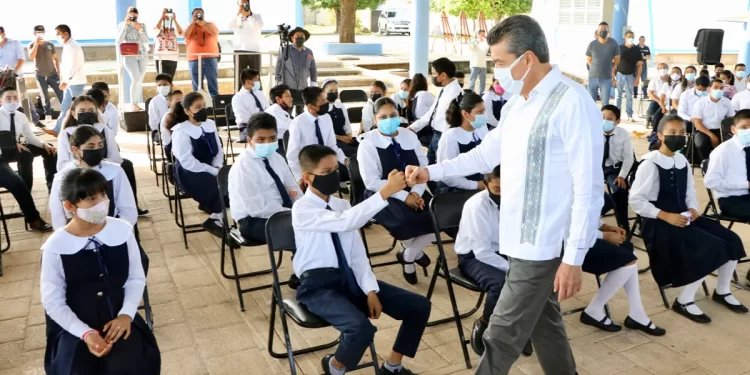 Rutilio Escandón inauguró espacios educativos en la Escuela Primaria “Ezequiel A. Chávez” de Palenque