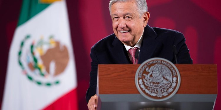 Anuncian descubrimiento de estela conmemorativa en Uxmal, Yucatán