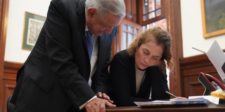 Beatriz Gutiérrez Müller representará en Chile al presidente en homenaje a Gabriela Mistral