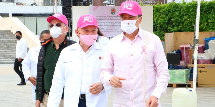 Entrega Rutilio Escandón mastógrafos a hospitales para fortalecer la prevención del cáncer de mama