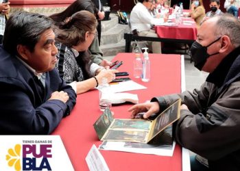 Miguel Barbosa entrega aparatos ortopédicos a población vulnerable