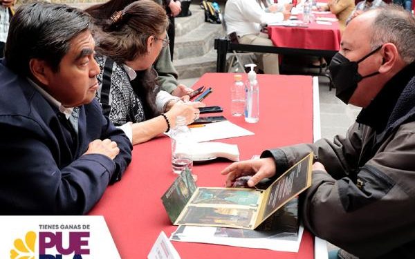 Miguel Barbosa entrega aparatos ortopédicos a población vulnerable