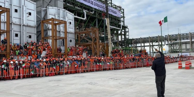 Presidente celebra asamblea con trabajadores de refinería de Tula, Hidalgo