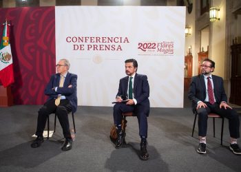 Ssa propone incrementar becas de médicos internos y pasantes de servicio social