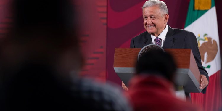 Destacan recuperación económica del país 